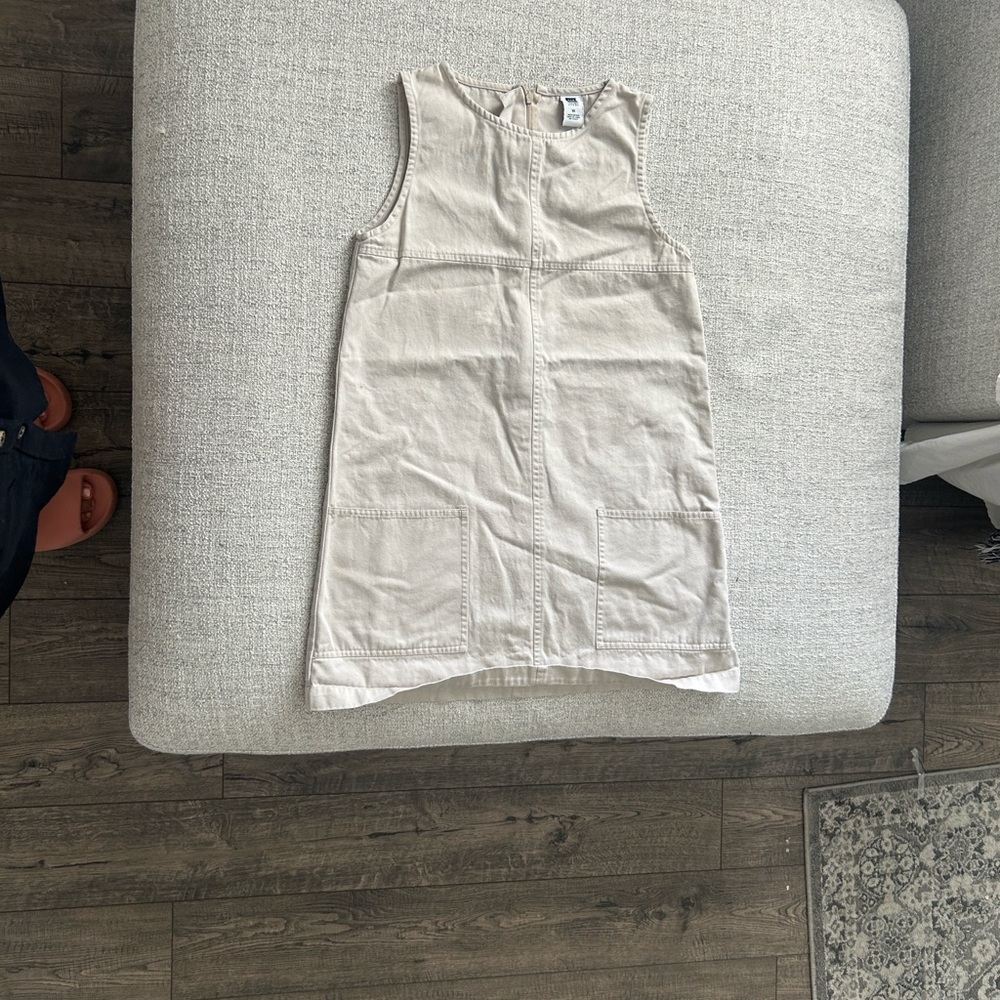 Sleeveless Gap Beige Dress with Pockets